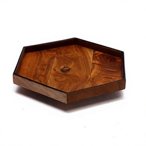 Plateaux de rangement en bois personnalisables par des artisans, au design unique en forme et en taille, avec options de poignées, pour un service élégant à la maison et à l'hôtel. - Product Image 1
