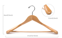 Cintres en bois personnalisés à épaules larges, design style bois pour magasins de vêtements de marque