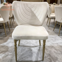 Chaise de banquet portable de luxe en velours blanc, dossier en forme d'éventail avec surpiqûres ondulées, pieds en métal doré, pour appartement, hôtel, mariage