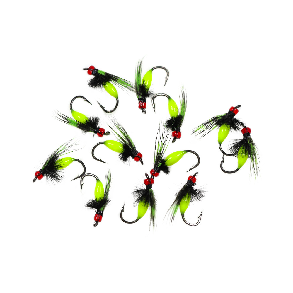 Ailes tachetées de jaune-vert et de vert.