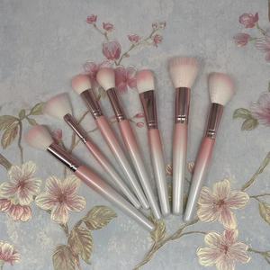 ชุดแปรงแต่งหน้าขนสังเคราะห์ 7 ชิ้น สีชมพูไล่เฉด ด้ามไม้ หัวแปรงอะลูมิเนียม ชุดแปรงโกนหนวดแบบกำหนดเอง - Product Image 3