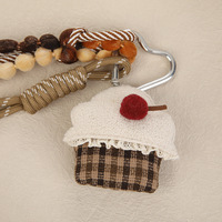 Porte-clés mignon fait main en forme de sac à dessert, pendentif en tissu, perles en bois, pompon, cœur, mousqueton pour sac à dos, clés, cadeau décoratif