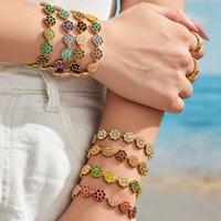 Parure de bijoux pour femme en acier inoxydable plaqué or 18 carats avec boucles d'oreilles pendantes, bracelet et collier trèfle en zircon