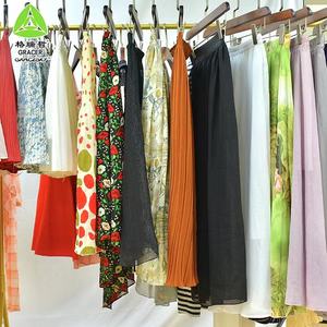 Gonne da donna abbigliamento usato Vintage balle spagna balle usate usate di seconda mano - Product Image 1