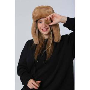 Gorro de Felpa Negro para Mujer con Pompón y Orejeras de Peluche, Accesorio para Parka 1103 - Product Image 4
