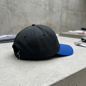 Casquette de baseball unisexe 6 panneaux, noir et bleu contrasté, ajustée, décontractée, en sergé de polyester uni, pour adulte, toutes saisons - Product Image 2