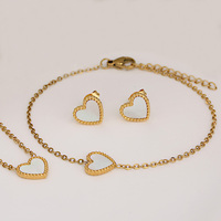 Ensemble de bijoux classique en acier inoxydable plaqué or 18 carats avec pendentif en forme de cœur, collier, boucles d'oreilles, bracelet, cadeaux pour femmes pour les fêtes et les anniversaires