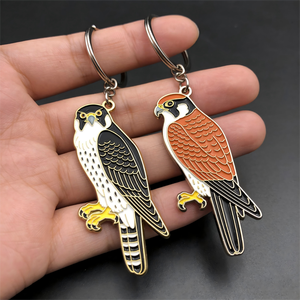 سلسلة مفاتيح معدنية مخصصة بتصميم النسر الطائر، مطلية بالمينا، نسر أسود، مينا ناعمة وصلبة، سلسلة مفاتيح على شكل صقر، حلقة مفاتيح حيوانية كرتونية - Product Image 2