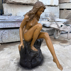 Scultura in Bronzo di Donna Nuda a Grandezza Naturale per Giardino, Statua Moderna in Metallo di Donna Seduta su Roccia, Ornamenti Decorativi da Esterno - Product Image 5