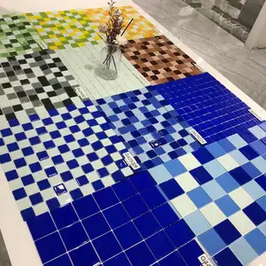 Gute Qualität Großhandels preis Mosaik Boden fliese 48x48 China Factory Supply Wohnkultur Blau Schwimmbad Kristallglas Mosaik