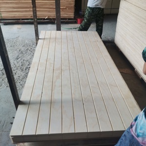 Pannello di <span class=keywords><strong>compensato</strong></span> commerciale di prima qualità <span class=keywords><strong>in</strong></span> pino scanalato da 15 mm, resistente all'acqua, trattato a Shandong - Product Image 5