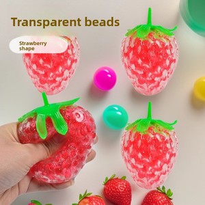 Jouet à presser en forme de fraise simulée, jouet anti-stress à récupération lente - Product Image 1