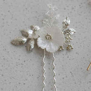 手工制作的女性u型发夹，带塑料花叶新娘伴娘头饰，合金制成 - Product Image 2