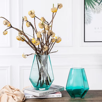 Vase à fleurs de table en verre coloré de style Art Déco de la marque YaFu, forme géométrique, avec option de logo personnalisé pour la décoration intérieure (vente en gros)