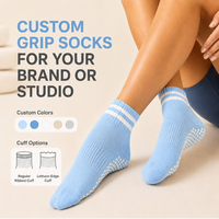 Chaussettes de Pilates personnalisées pour femmes, bleu clair, à rayures, avec logo personnalisé, semelle antidérapante, pour le yoga et le barre.