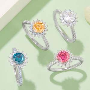 Dong Shi Jewelry Anillo chapado en oro de 18 quilates con VVS Moissanites Anillo de moissanita de plata esterlina 925 - Product Image 1