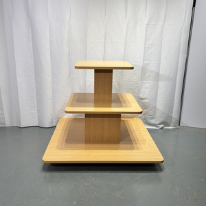 Table d'exposition carrée en bois HIKUYA, écologique, durable, 3 niveaux, taille et couleur personnalisables pour les magasins de détail - Product Image 3