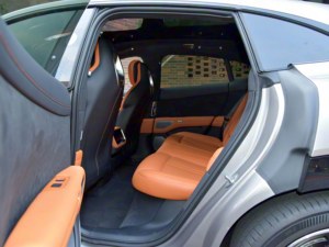 Xiao-mi YU7 Modello 2025, Veicolo Elettrico Puro a Lunga Autonomia, Alte Prestazioni, Trazione Integrale, Versione Max, Ruote R19, Auto Usata - Product Image 5