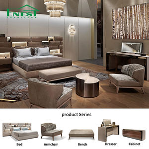 Cama King Size Italiana de Cuero Genuino de Alta Gama con Cabecera Ancha, Juego de Muebles Modernos de Lujo para Recámara Principal de Villa - Product Image 1