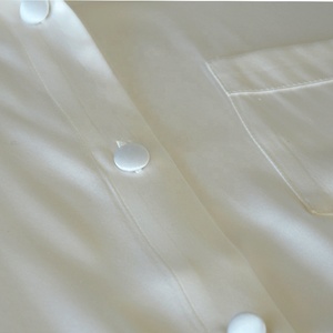 <span class=keywords><strong>Camicia</strong></span> <span class=keywords><strong>da</strong></span> <span class=keywords><strong>Notte</strong></span> di Lusso per Donna in Seta di Gelso 100% 19 Momme, <span class=keywords><strong>con</strong></span> <span class=keywords><strong>Bottoni</strong></span> Frontali, Comoda e Traspirante - Product Image 5