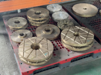 Pièces de rechange de broyeur à cône de qualité de revêtement de douille d'acier à haute teneur en manganèse d'OEM pour le procédé de moulage de minerai-concasseur à cône de série de HP