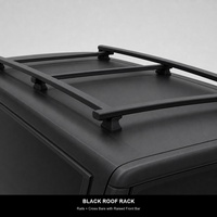 Capot de pick-up noir mat avec feu stop monté haut et barre de toit