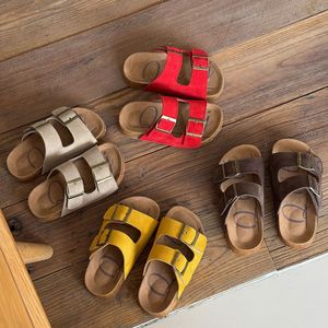 Sandalias de Verano 2025 Nuevas de Cuero Mate con Hebilla para Niños y Niñas, Punta Abierta, Antideslizantes, Resistentes al Desgaste, Color Sólido - Product Image 4