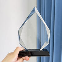 Trofeo de Cristal Personalizado con Forma de Torre, con Base Negra