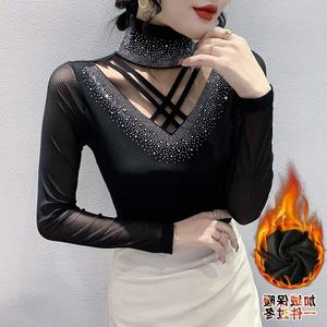 Nueva camisa de fondo de manga larga ajustada con joyas huecas de terciopelo de zorro plateado grueso a la moda de cuello alto <span class=keywords><strong>para</strong></span> <span class=keywords><strong>mujer</strong></span> - Product Image 3