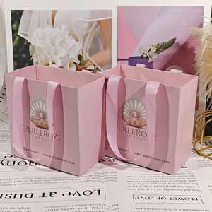 Sacs en papier d'emballage de luxe USM, sacs en papier carrés pour vêtements, grand sac en papier noir avec poignée - Product Image 5