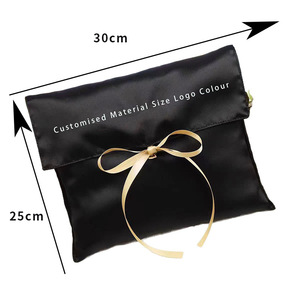 Pochette à rabat en satin anti-poussière avec logo personnalisé, de qualité supérieure, pour l'emballage de vêtements et le rangement de pyjamas - Product Image 3