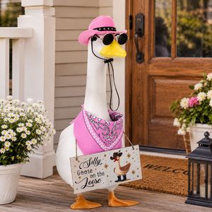 En gros : Décoration extérieure amusante en forme de statue d'oie avec costume de cowgirl rose et bandana à motif Paisley - Product Image 1