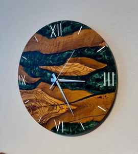 งานฝีมือเรซิ่นสุดหรูและนาฬิกาแขวนผนังไม้ ออกแบบมาสำหรับห้องนอน ห้องนั่งเล่น หรือผนังสำนักงาน ให้การแสดงเวลาอย่างมีสไตล์ - Product Image 3