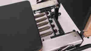 Vente directe usine : Reformer Pilates en bois d'érable durable pour la flexibilité et la musculation, idéal pour les studios. - Product Image 6