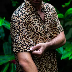 英玲时尚夏季男士短袖豹纹休闲沙滩衫男士夏威夷衬衫