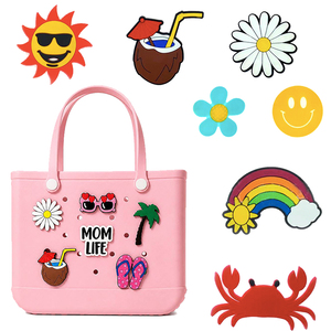 Abalorios personalizados de EVA para bolsos, decoraciones coloridas de dibujos animados para accesorios de bolsos tote, colgantes DIY para bolsos de playa, regalo de verano al por mayor - Product Image 1