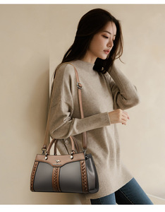 Sac à main tendance en cuir PU souple pour femme, sac à bandoulière de luxe de créateur, grande capacité, sac fourre-tout de shopping - Product Image 2