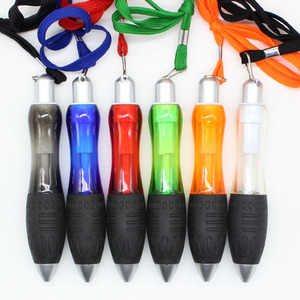 Stylo bille rétractable court et robuste avec cordon et étui en cuir noir, stylo promotionnel multifonctionnel personnalisable avec logo - Product Image 1