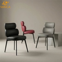 Chaise de salle à manger moderne à double dossier en cuir PU avec pieds en fer noir pour la maison, le salon et la salle à manger