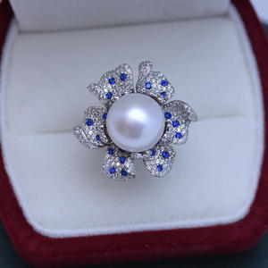 Anillo de Plata de Ley S925 para Mujer, con Perla de Agua Dulce de 12-13 mm, Redonda, Blanca, con Zirconia Cúbica de Alta Luminosidad, Sin Defectos Visibles - Product Image 1