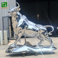 Grande statue de taureau décorative d'extérieur en acier inoxydable 304 avec surface polie miroir, sculpture animale 3D en forme de bétail