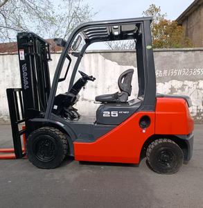 Chariot élévateur diesel Toyota d'occasion 3, 5, 6 et 8 tonnes, modèle 8FD25 FD30, avec moteur IDZ-II IDZ-III, d'origine japonaise - Product Image 1