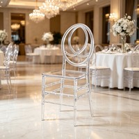 Chaise d'événement empilable en plastique transparent avec dossier Infinity et structure robuste pour location de fêtes en plein air
