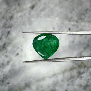 Esmeralda Zambiana Natural Certificada por GIA de 4.65 Ct, Corte Corazón, Gema Verde Suelta para Anillo, Colgante, Joyería Fina, Venta al Por Mayor - Product Image 1