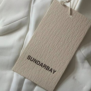 Tùy Chỉnh In Sang Trọng Hot Bạc Lá Con Dấu Nhựa Debossed Biểu Tượng Giá Quần Áo Treo <span class=keywords><strong>Tag</strong></span> Danh Sách Độc Quyền Cho Quần Jean Làm Giấy - Product Image 1