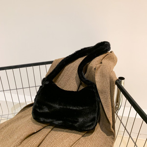 Nouveauté Hiver : Sac à main en peluche pour femme, sacs oreillers tendance, sacs bandoulière pour femme - Product Image 4