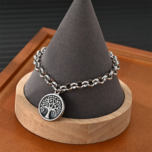Pulsera Resoul Retro <span class=keywords><strong>San</strong></span> <span class=keywords><strong>Benito</strong></span>, Pulsera Gótica Antideslustre con Dijes Hamsa, Joyería de Acero Inoxidable para Mujer - Product Image 3