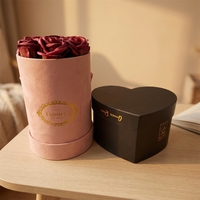 Boîtes à roses personnalisées en carton pour la Saint-Valentin, en papier velours, avec fleurs préservées, matériaux recyclés, pelliculage mat et gaufrage