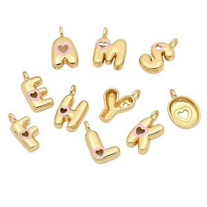 Breloques et pendentifs populaires en laiton de haute qualité, minces et miniatures, plaqués or 18 carats, avec lettres initiales de l'alphabet pour fêtes d'enfants - Product Image 4