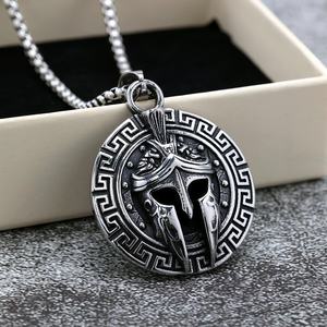 Colgantes y Amuletos de Joyería Personalizados de Acero Inoxidable Únicos: Casco Espartano, Llave Griega, Meandro, Regalo Vikingo para Hombres - Product Image 2